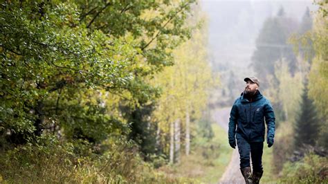  Turako: Onko tämä värikkäiden höyhenpeitteiden alla piilossa älykäs lintuväen stratega?